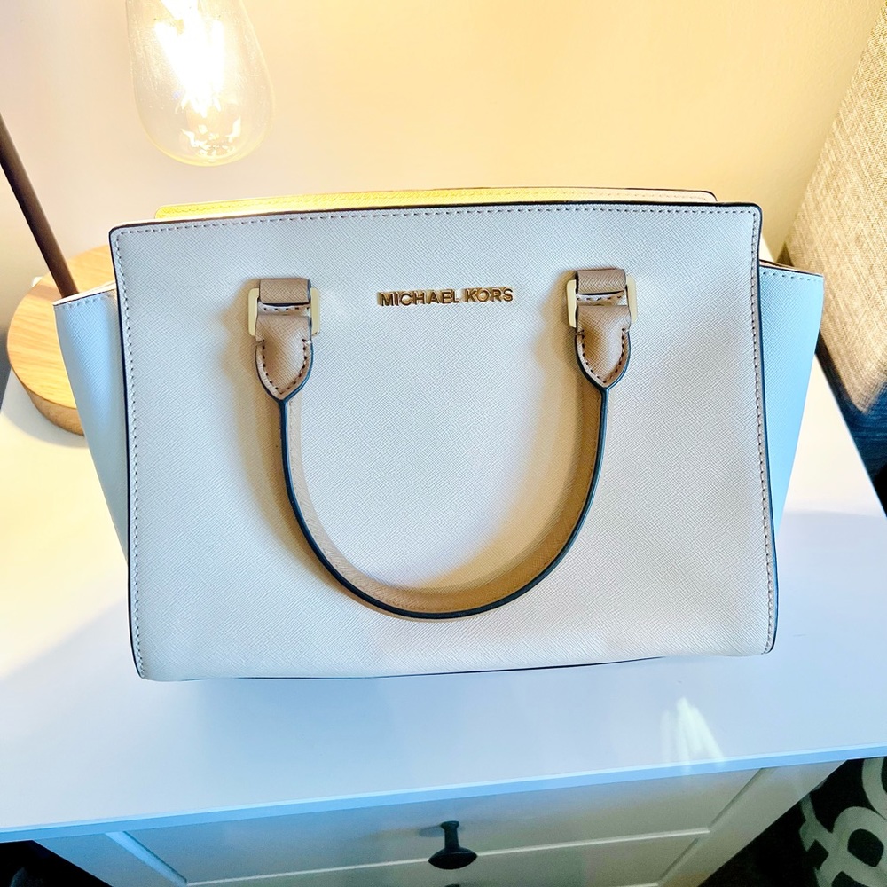 Brand new Michael kors bag. With dust bag.